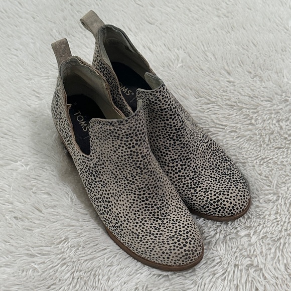 💙 Toms Suede Booties - Picture 1 of 7